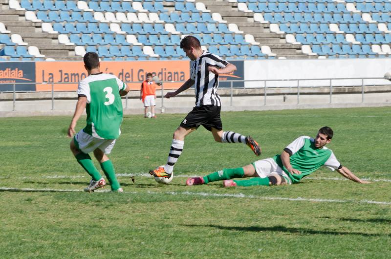 El CD. Badajoz vence al Brocense y espera la liguilla