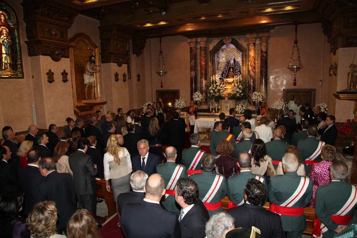 El ministro del Interior asiste a una ofrenda floral a la Patrona de Badajoz