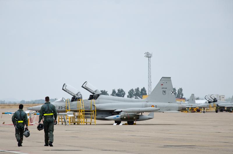 El Príncipe Felipe visita la Base de Talavera la Real