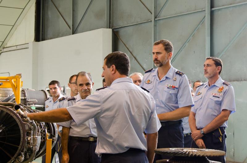 El Príncipe Felipe visita la Base de Talavera la Real