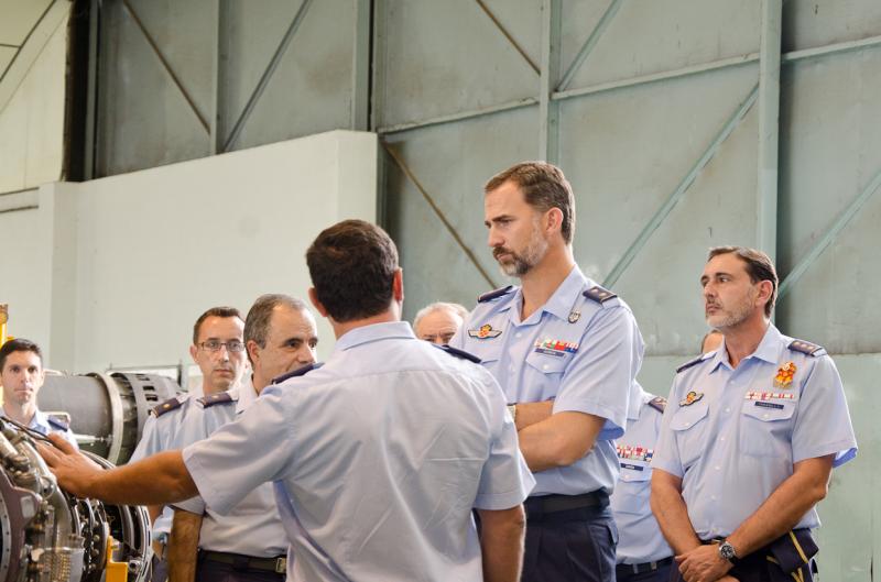 El Príncipe Felipe visita la Base de Talavera la Real