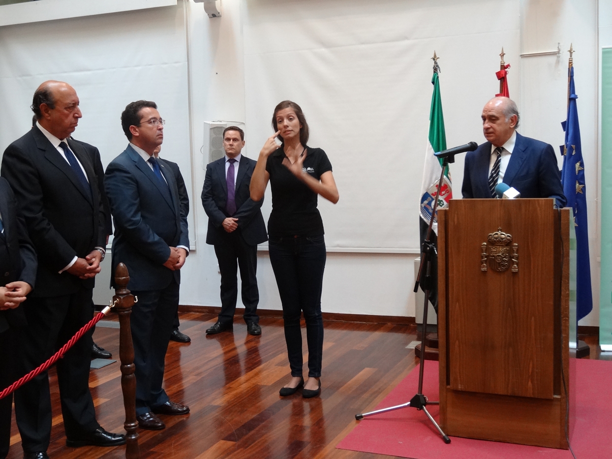 Imágenes de la llegada del ministro a Badajoz y del acto del Cupón de la ONCE