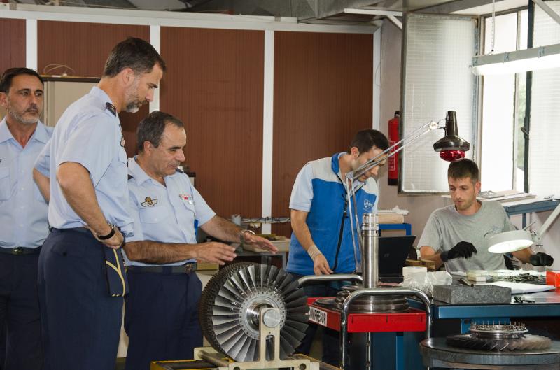 El Príncipe Felipe visita la Base de Talavera la Real