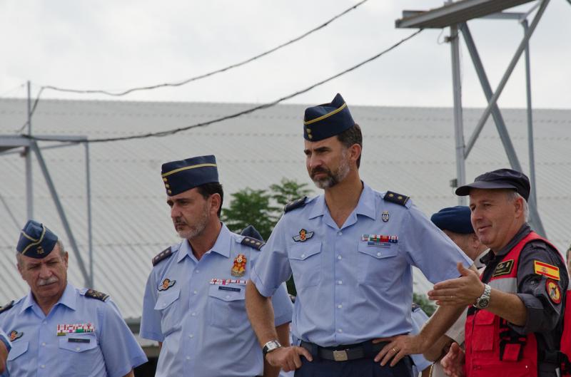 El Príncipe Felipe visita la Base de Talavera la Real