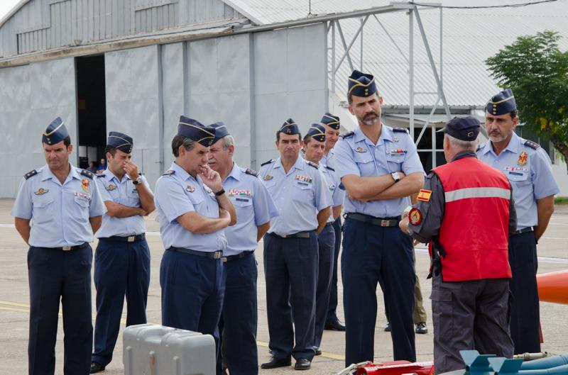 El Príncipe Felipe visita la Base de Talavera la Real