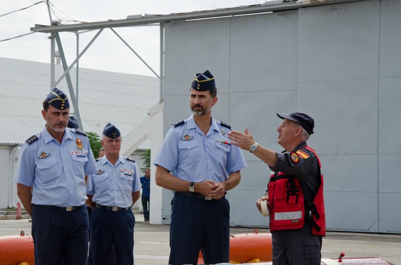 El Príncipe Felipe visita la Base de Talavera la Real
