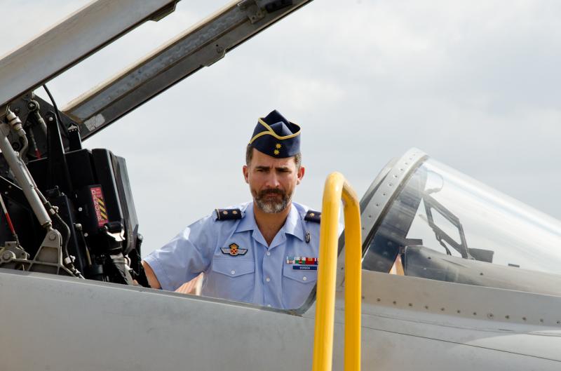 El Príncipe Felipe visita la Base de Talavera la Real