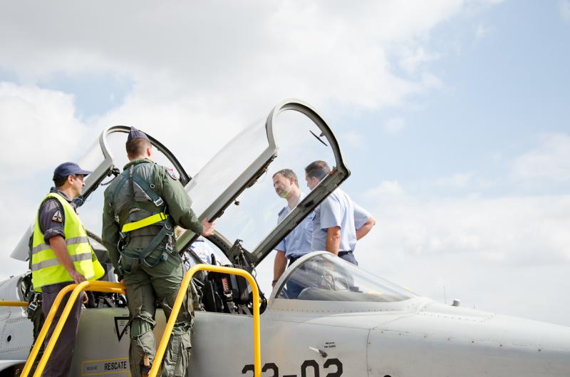 El Príncipe Felipe visita la Base de Talavera la Real