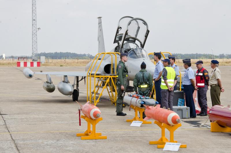 El Príncipe Felipe visita la Base de Talavera la Real