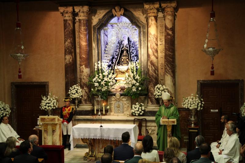 El ministro del Interior asiste a una ofrenda floral a la Patrona de Badajoz