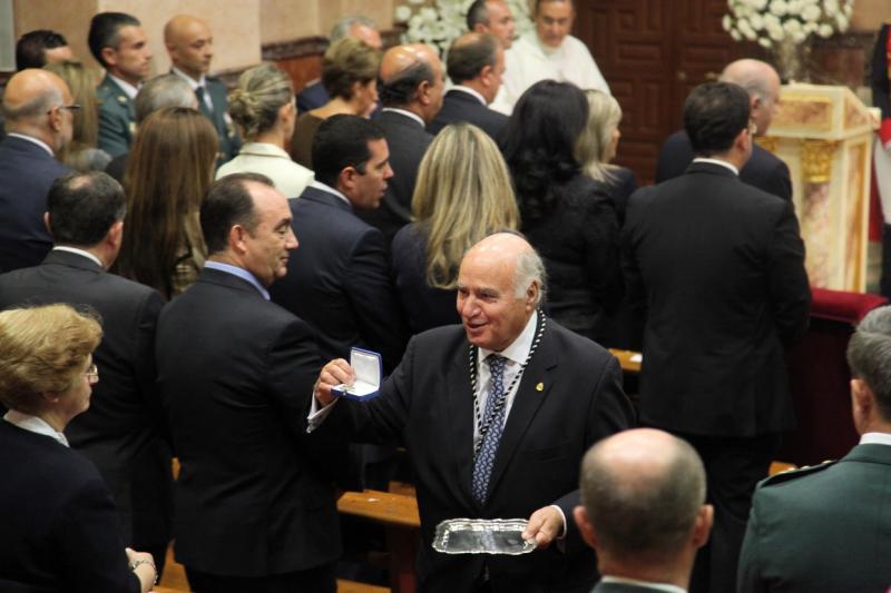 El ministro del Interior asiste a una ofrenda floral a la Patrona de Badajoz