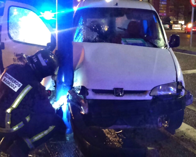 Imágenes del accidente en el Paseo Fluvial de Badajoz