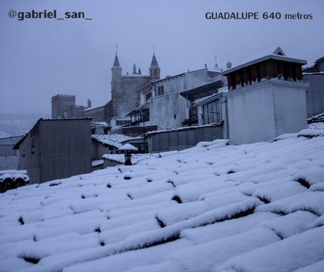 La nieve visita Extremadura por encima de los 500 metros de altitud