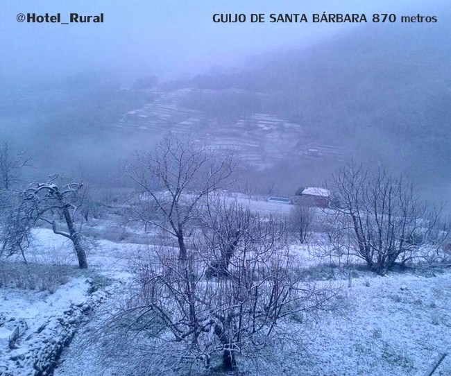 La nieve visita Extremadura por encima de los 500 metros de altitud