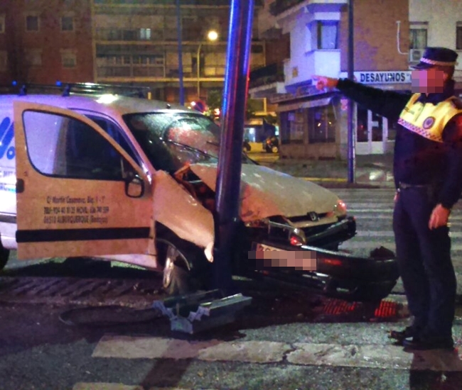 Imágenes del accidente en el Paseo Fluvial de Badajoz