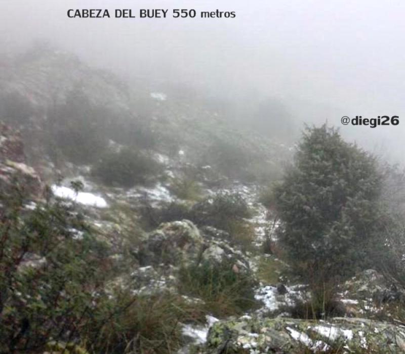 La nieve visita Extremadura por encima de los 500 metros de altitud