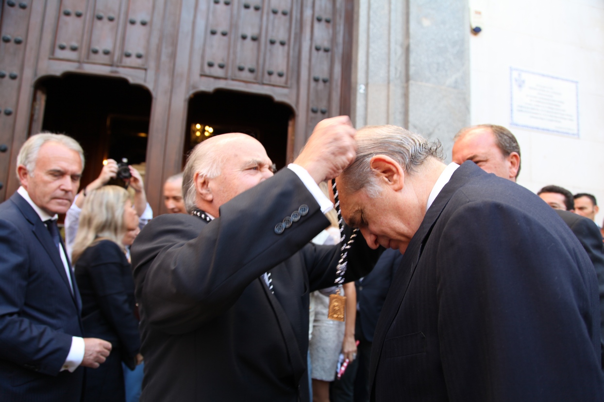 El ministro del Interior asiste a una ofrenda floral a la Patrona de Badajoz