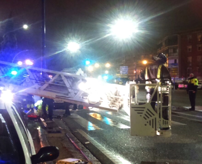 Imágenes del accidente en el Paseo Fluvial de Badajoz