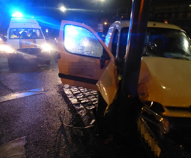 Imágenes del accidente en el Paseo Fluvial de Badajoz