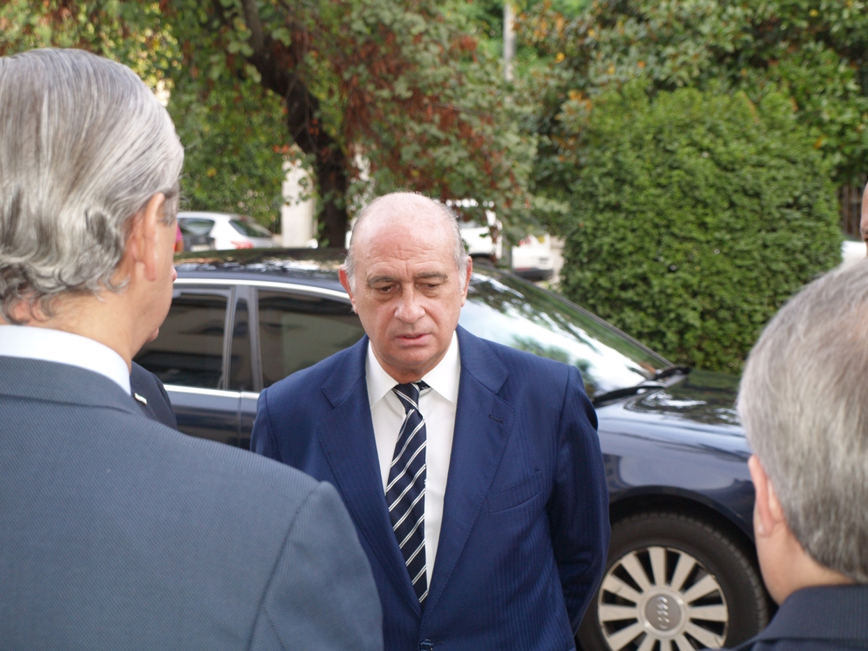 Imágenes de la llegada del ministro a Badajoz y del acto del Cupón de la ONCE