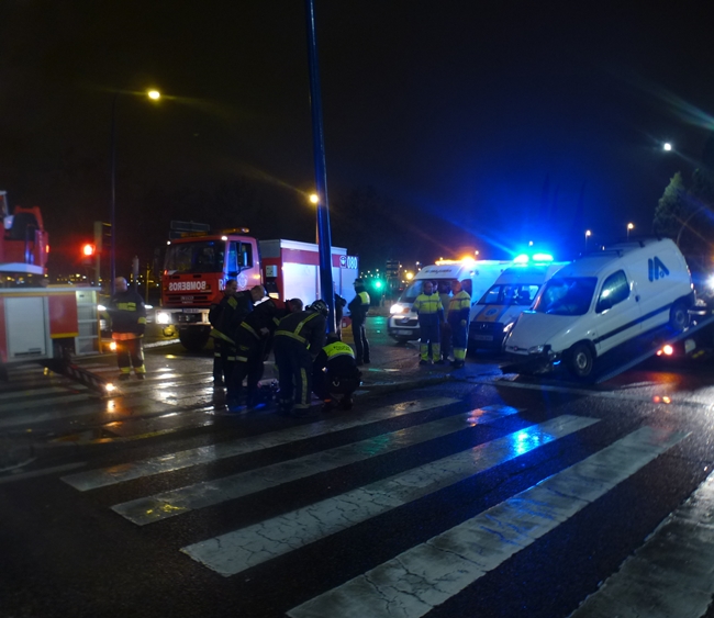 Imágenes del accidente en el Paseo Fluvial de Badajoz