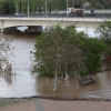 El caudal del Guadiana en Badajoz alcanza al Paseo Fluvial