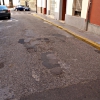 Vecinos del Casco Antiguo recogen firmas para que pavimenten varias calles
