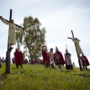 Espectaculares imágenes del Vía Crucis del Cerro de Reyes (Badajoz)