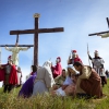 Espectaculares imágenes del Vía Crucis del Cerro de Reyes (Badajoz)