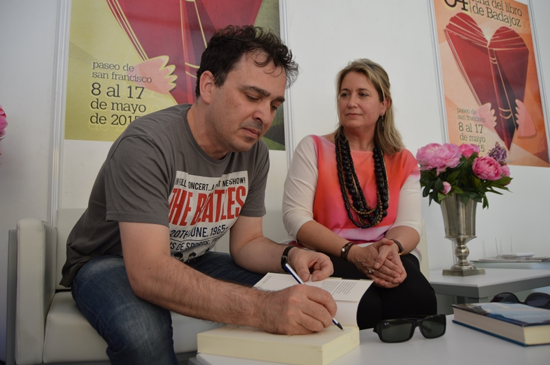 Rosario Raro y José C. Vales comparten sus obras en la Feria del Libro