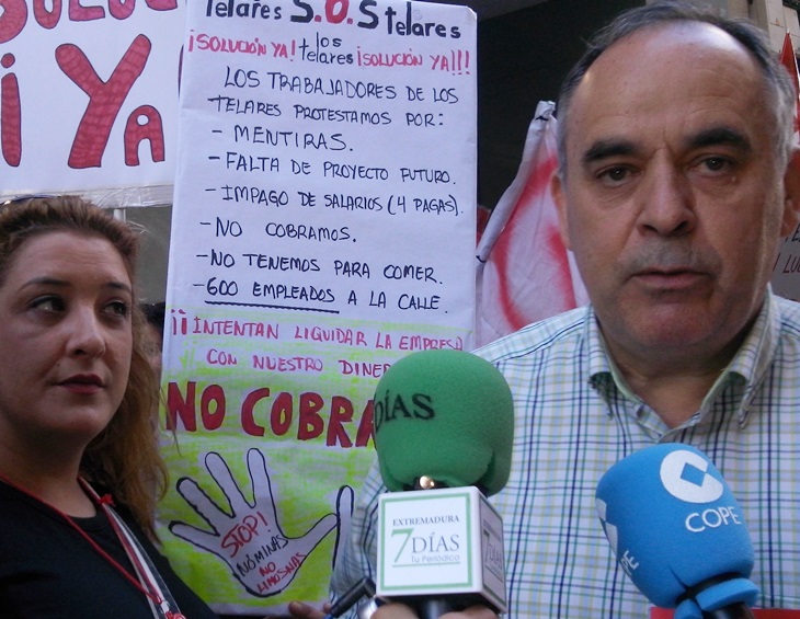 Trabajadores de &#39;Los Telares&#39; se concentran para exigir sus salarios