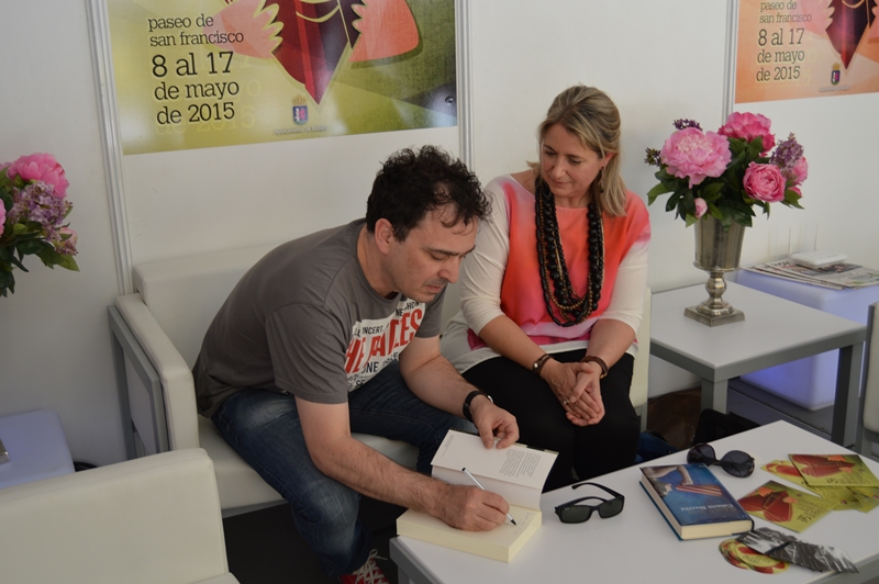 Rosario Raro y José C. Vales comparten sus obras en la Feria del Libro