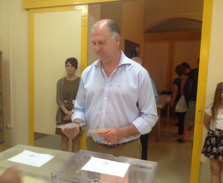 Manzano (Adelante Badajoz) vota en el casco antiguo de Badajoz