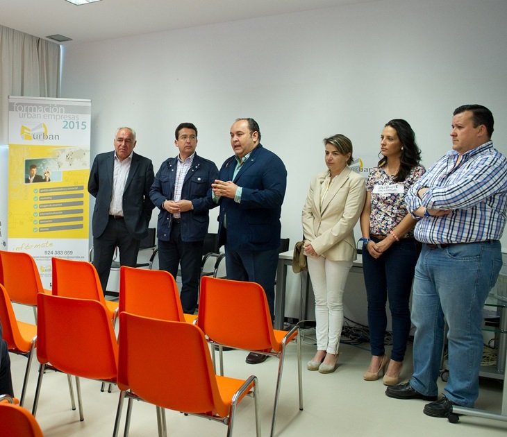 Manzano y Acedo se reúnen con un grupo de emprendedores