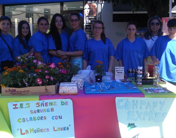 Alumnos de 3º de ESO montan puestos de venta por una labor solidaria