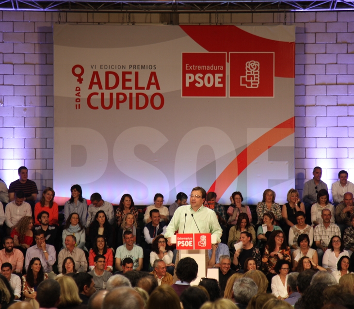 Susana Díaz recibe el Premio Adela Cupido en Extremadura