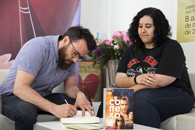 “Conexo” y “Deseo de chocolate” presentadas en la Feria del Libro de Badajoz