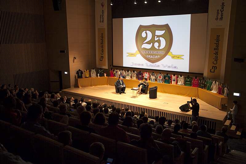 Homenaje a José Luis Vela por sus 25 años junto al deporte extremeño