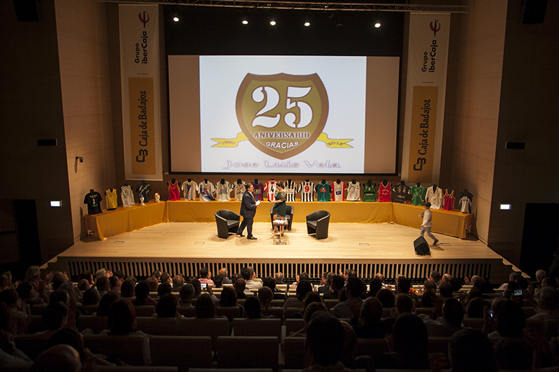 Homenaje a José Luis Vela por sus 25 años junto al deporte extremeño