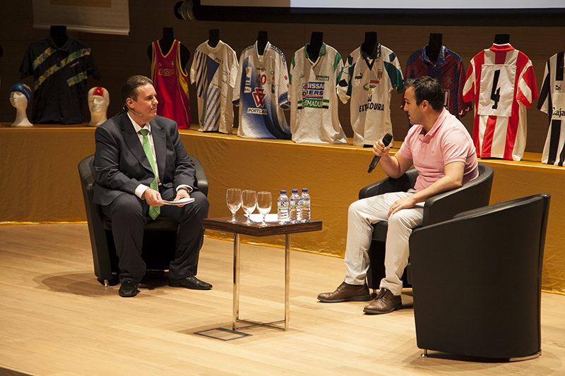 Homenaje a José Luis Vela por sus 25 años junto al deporte extremeño