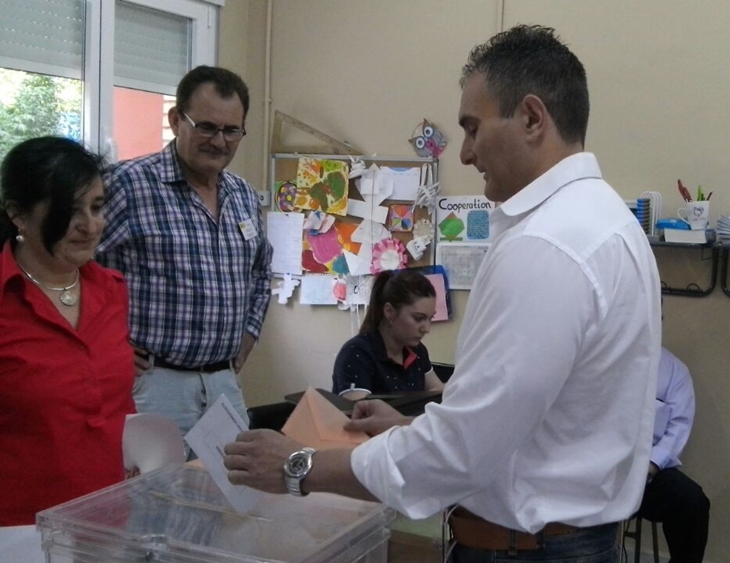 Fran Medina, UPyD – Mérida, ejerce su derecho a voto