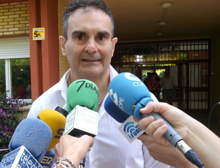 Fran Medina, UPyD – Mérida, ejerce su derecho a voto