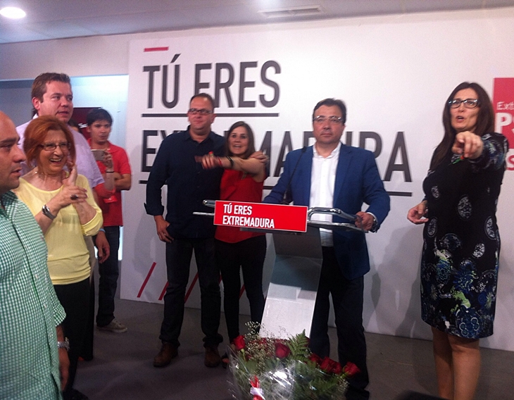 Fernández Vara recupera la Junta, aunque depende de Podemos
