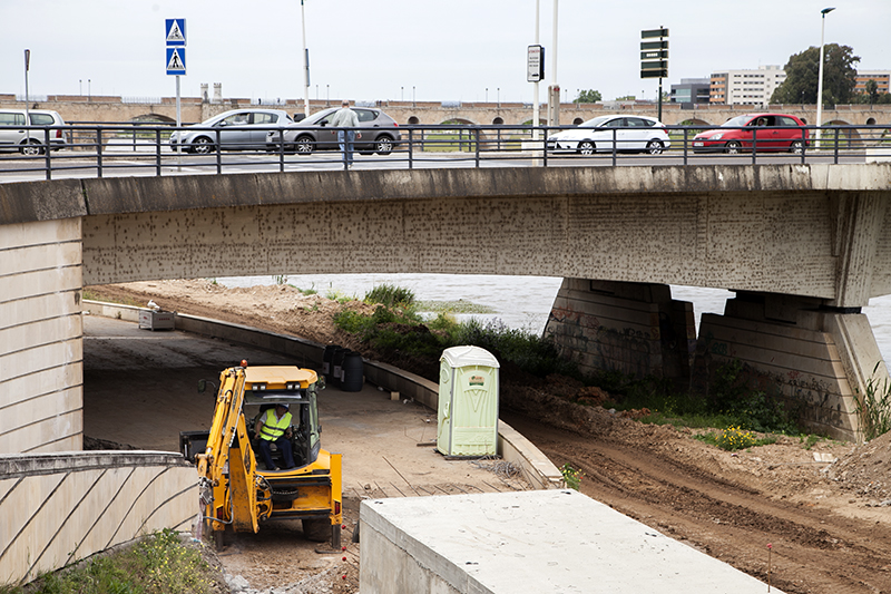 Las obras del nuevo colector en Badajoz dejarán un paseo fluvial ampliado