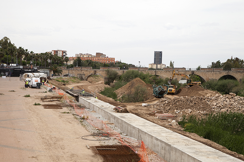 Las obras del nuevo colector en Badajoz dejarán un paseo fluvial ampliado