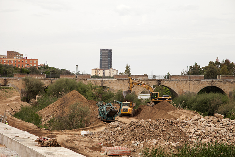 Las obras del nuevo colector en Badajoz dejarán un paseo fluvial ampliado