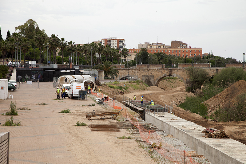 Las obras del nuevo colector en Badajoz dejarán un paseo fluvial ampliado