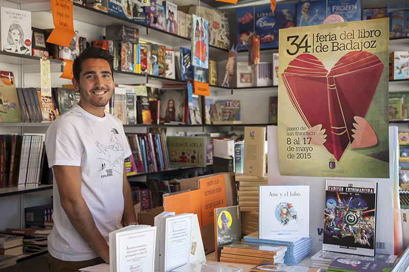 Ambiente en la Feria del Libro de Badajoz 2015