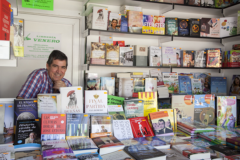 Ambiente en la Feria del Libro de Badajoz 2015