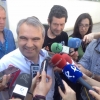 Francisco Fragoso vota en su colegio electoral de Las Vaguadas (Badajoz)